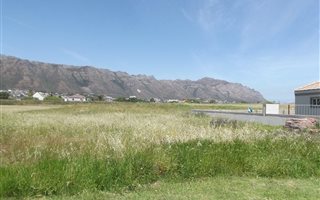 516 m² Land available in Fairview Golf Estate