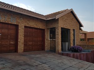 5 Bed House in Thatchfield