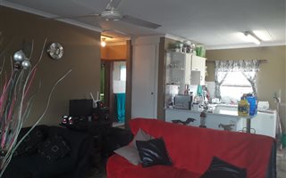 2 Bedroom Flat in Geelhoutpark