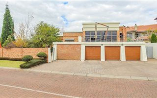 4 Bedroom House in Clubville
