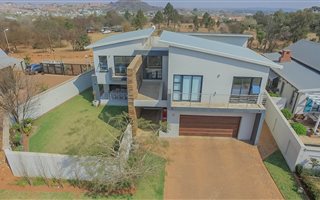 4 Bedroom House in Olympus