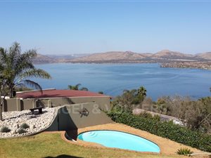 4 Bed House in Kosmos Village
