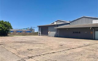 3000 m² Industrial space in Alton