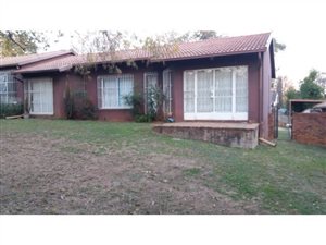 2 Bed Garden Cottage in Lombardy East