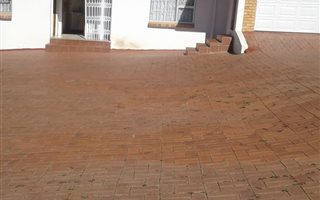 5 Bedroom House in Southernwood