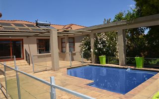3 Bedroom House in Ruimsig Country Estate