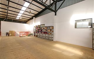 874 m² Commercial space in North Riding