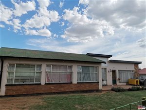 3 Bed House in Roosheuwel