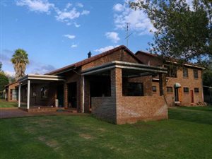 8565 m² Smallholding in Raslouw AH