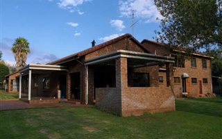 8565 m² Smallholding in Raslouw AH