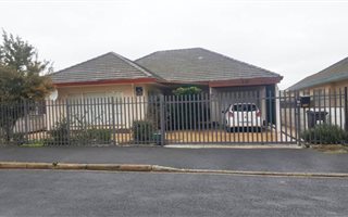 3 Bedroom House in Strand Central