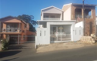 3 Bedroom Duplex in Forest Haven