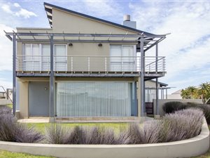 5 Bed House in Oubaai and surrounds