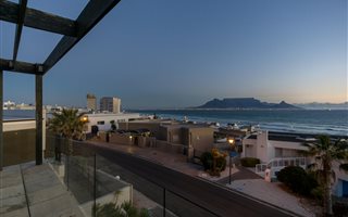 7 Bedroom House in Bloubergstrand