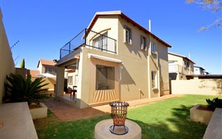 3 Bedroom Townhouse in Ruimsig