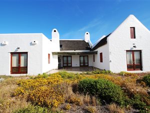4 Bed House in Jacobsbaai