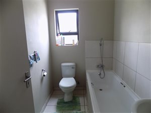 3 Bed Apartment in Rynfield AH