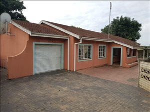 4 Bed House in Aquadene