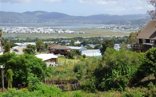 757 m² Land available in Hornlee