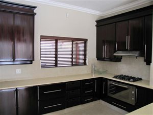 5 Bed House in Silver Lakes Golf Estate