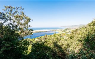 1079 m² Land available in Wilderness Heights