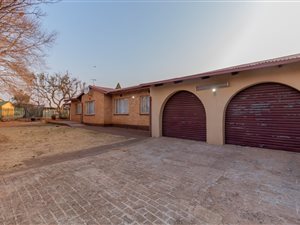 3 Bed House in Edelweiss