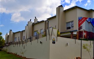 3 Bedroom Townhouse in Victory Park