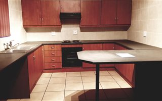 2 Bedroom Townhouse in Vanderbijlpark SE4