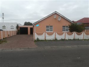 3 Bed House in Elsies River