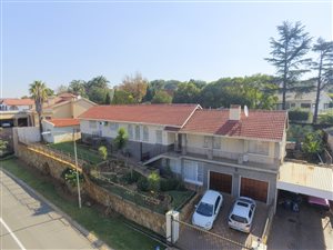 6 Bed House in Glenvista