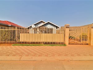 3 Bed House in Protea Glen