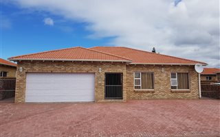 3 Bedroom Townhouse in Kamma Park