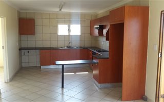 2 Bedroom Flat in Veld En Vlei