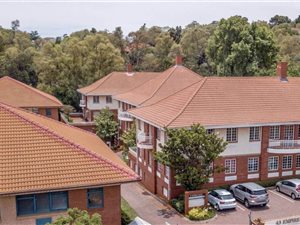 301 m² Office Space in Parktown