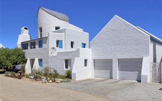 4 Bedroom House in St Helena Bay