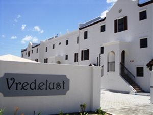 2 Bedroom Apartment in Gordons Bay Central