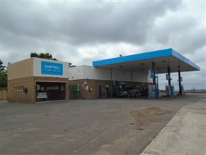 3817 m² Retail Space in Kloof