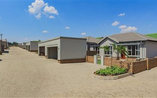 3 Bedroom House in Tasbet Park