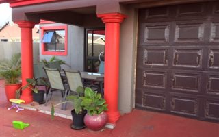 2 Bedroom House in Mahube Valley