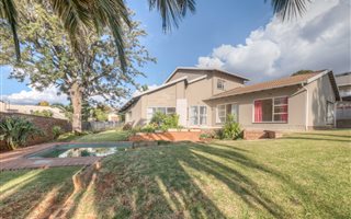 4 Bedroom House in Constantia Kloof