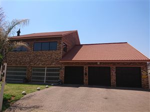 4 Bedroom House in Boltonwold