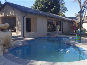 5 Bed House in Woodmead