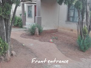 2 Bed House in Roodepoort West