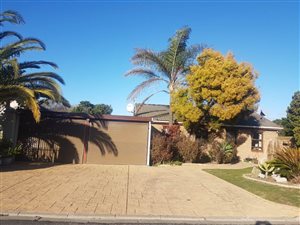 4 Bed House in Bothasig