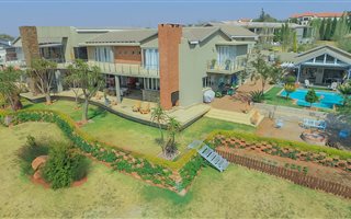 4 Bedroom House in Zwavelpoort