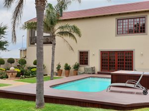 5 Bed Cluster in Honingklip AH