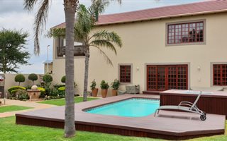 5 Bedroom Cluster in Honingklip AH