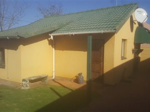 2 Bed Garden Cottage in Grobler Park
