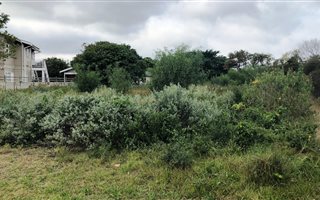 1306 m² Land available in The Island