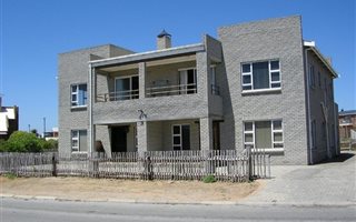 9 Bedroom House in Strandfontein and surrounds